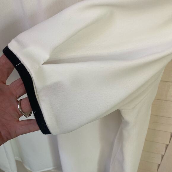 Bobeau Top Cream with Black Piping Trim Short Sleeve Relaxed Fit Size Small - Picture 3 of 5